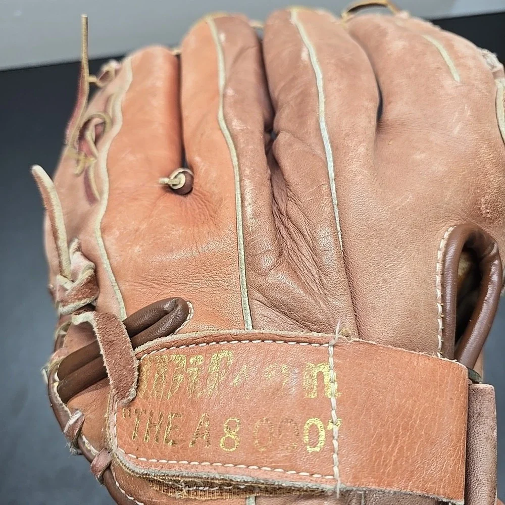 Wilson The A8000 XXL RHT Baseball Softball Glove